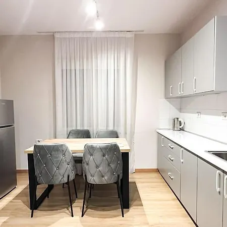 Elegant Rose Center Oasis Tiran